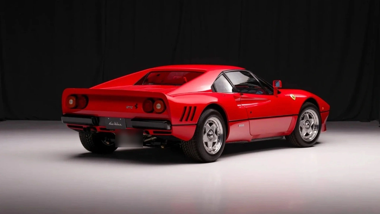 Boð í Ferrari 288 GTO komin í 6,75 milljónir dala á afmælisuppboði BaT