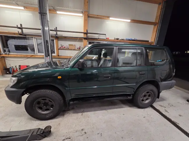 Toyota Land Cruiser 90